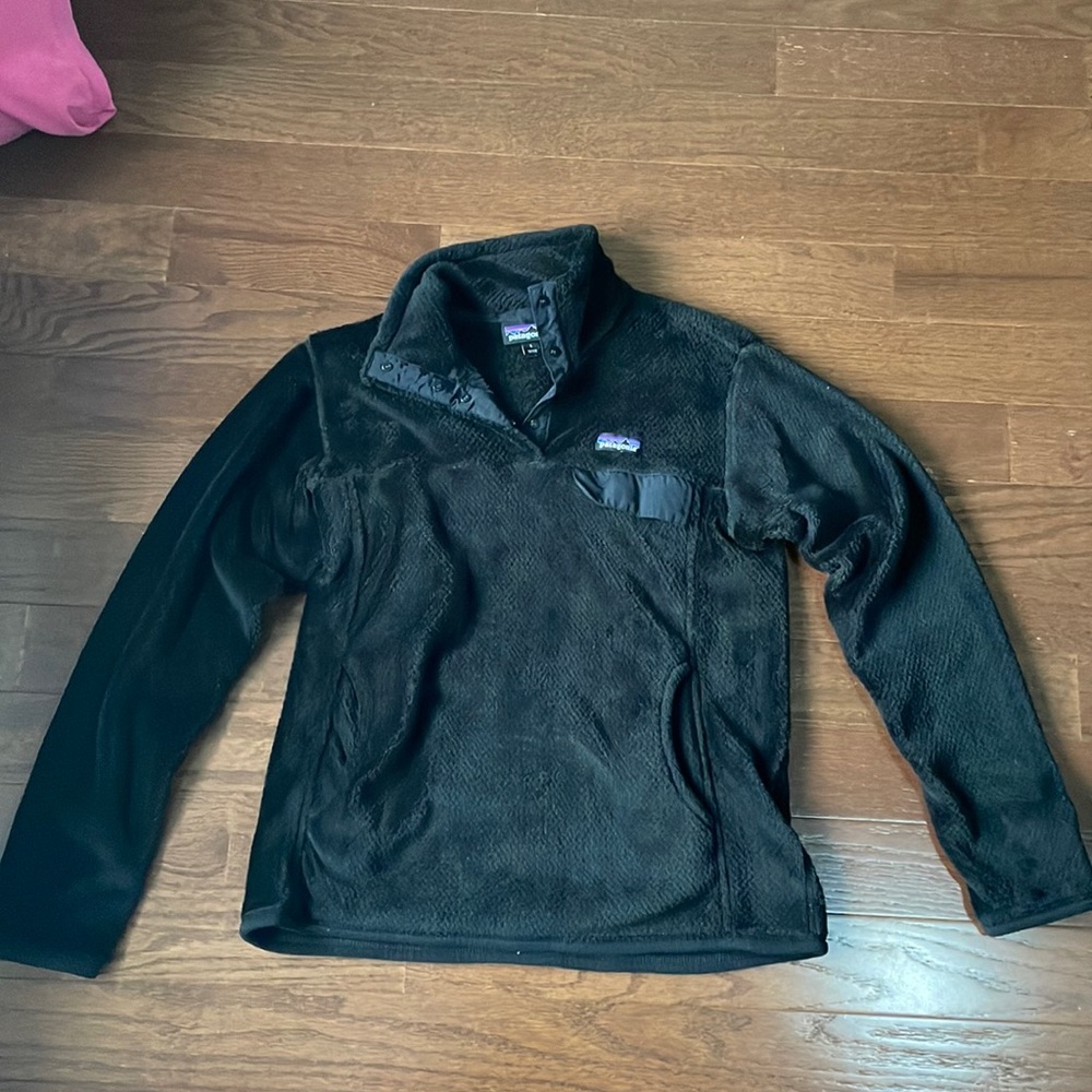 black patagonia sweat shirt